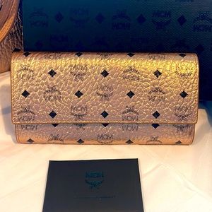 MCM Visetos wallet in Rose gold